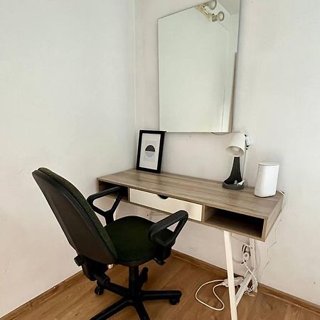 Comfy, Nice And Small Room In คราคูฟ ภายนอก รูปภาพ