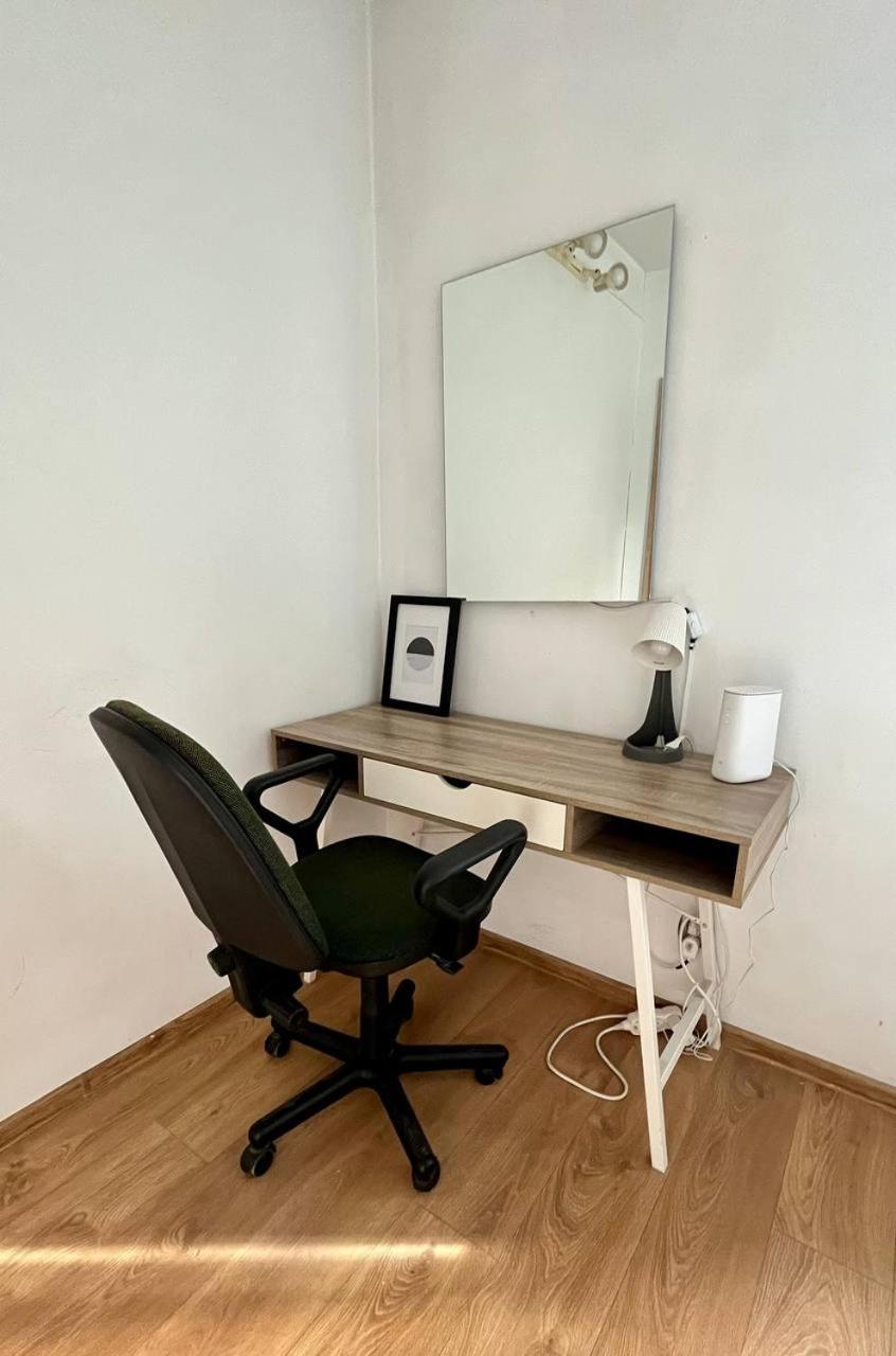 Comfy, Nice And Small Room In คราคูฟ ภายนอก รูปภาพ