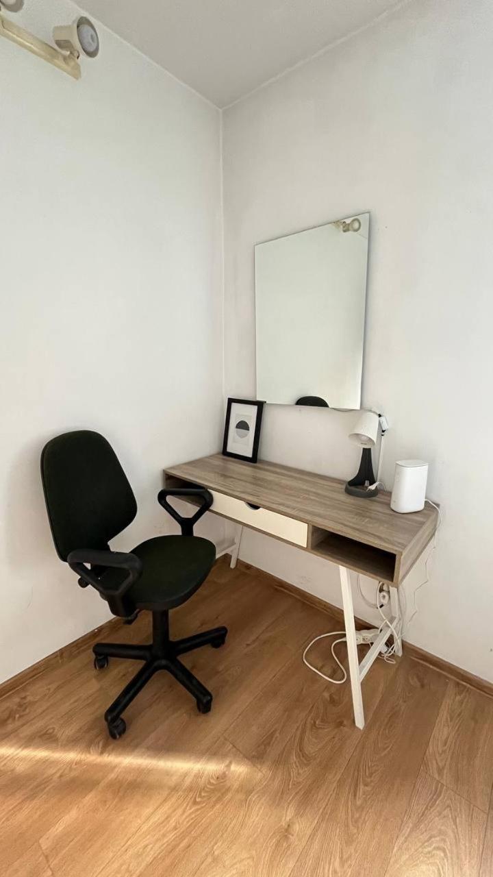 Comfy, Nice And Small Room In คราคูฟ ภายนอก รูปภาพ