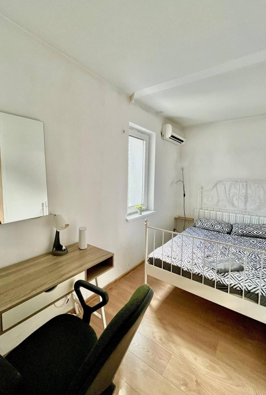 Comfy, Nice And Small Room In คราคูฟ ภายนอก รูปภาพ